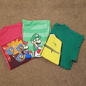 Characture LOT (2) Mario shirt is sold
